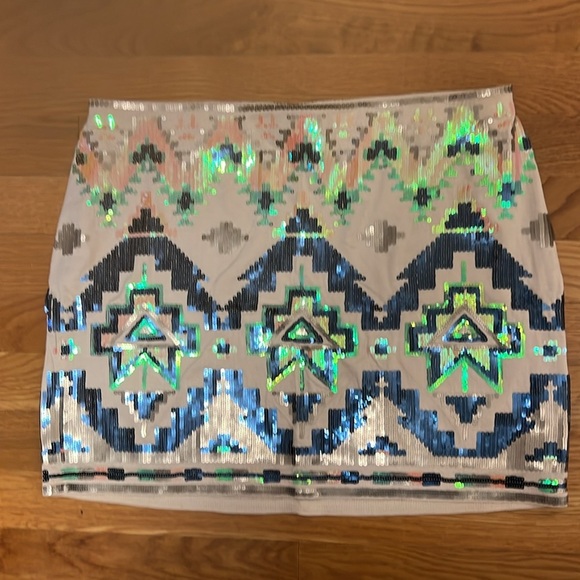 Express BNWT Casual Aztec sequin mini skirt, Sz m - Picture 2 of 4